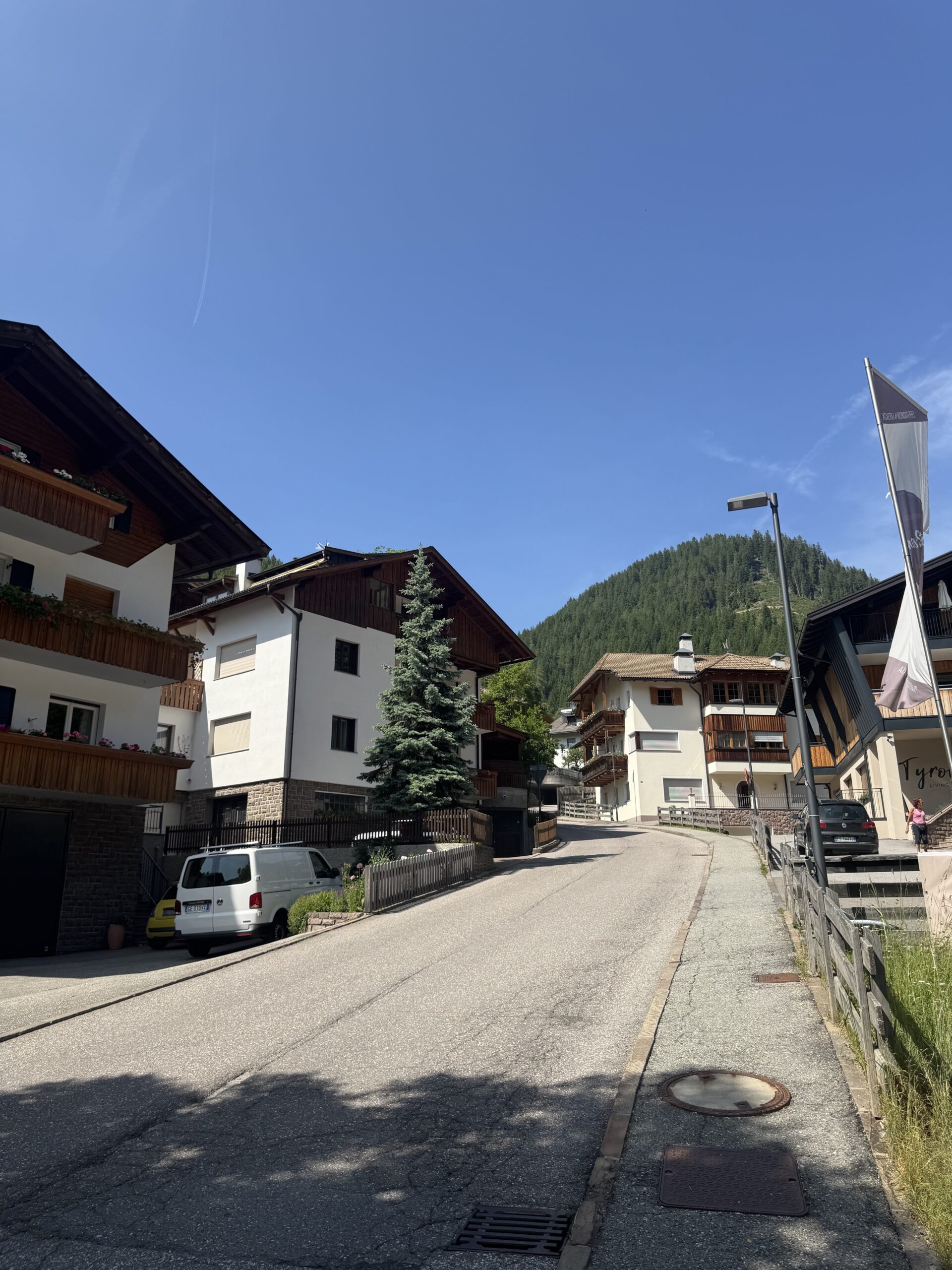 南チロルの道路標識(二言語表記)