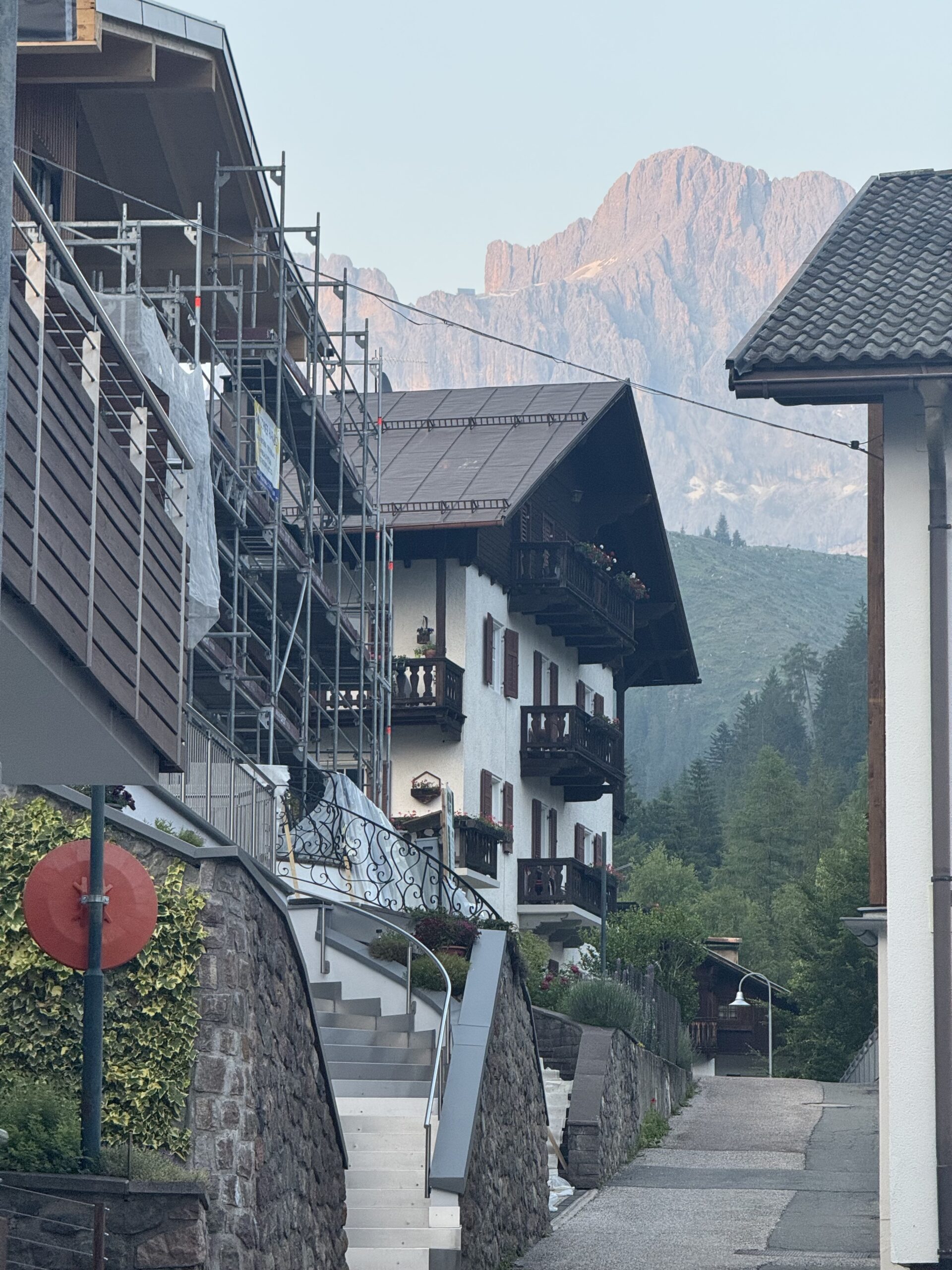 山岳リゾートの建物