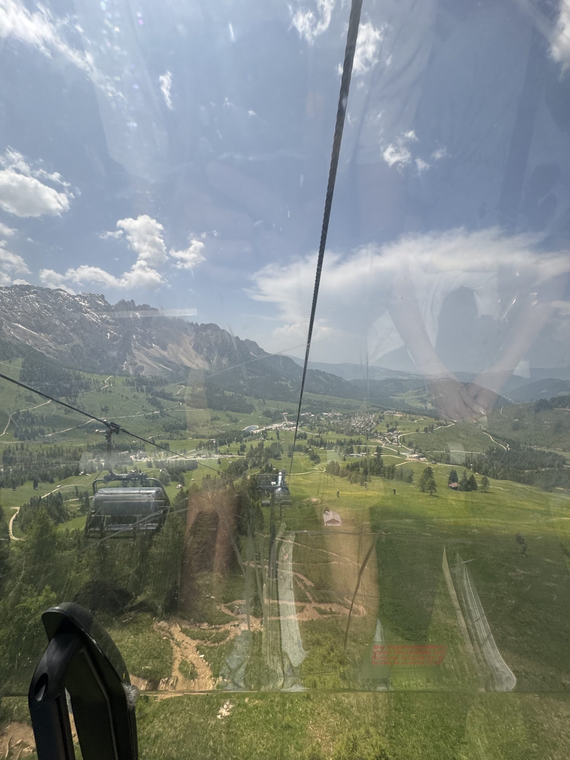 午後の山の草原