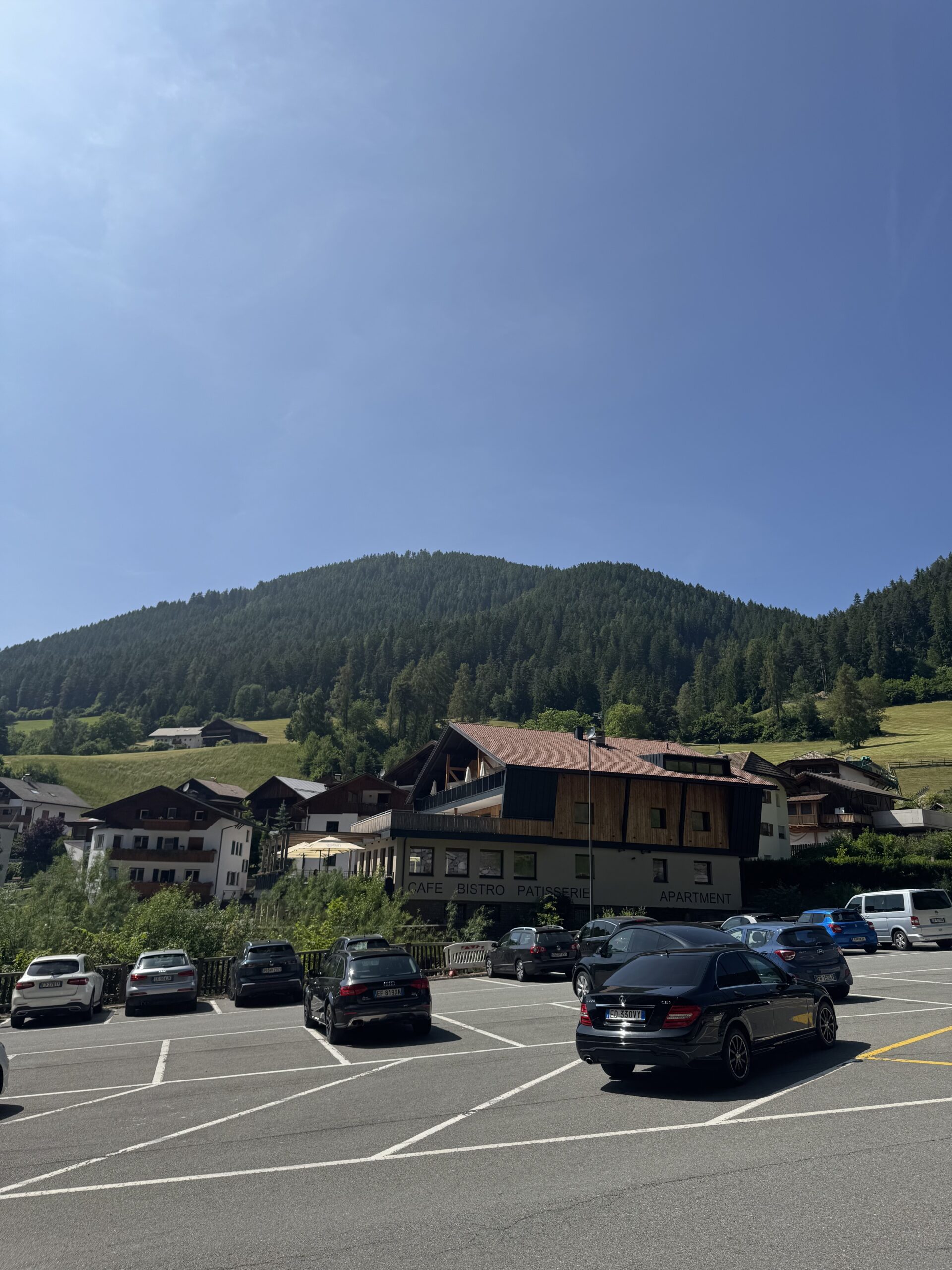 山の麓の町に到着