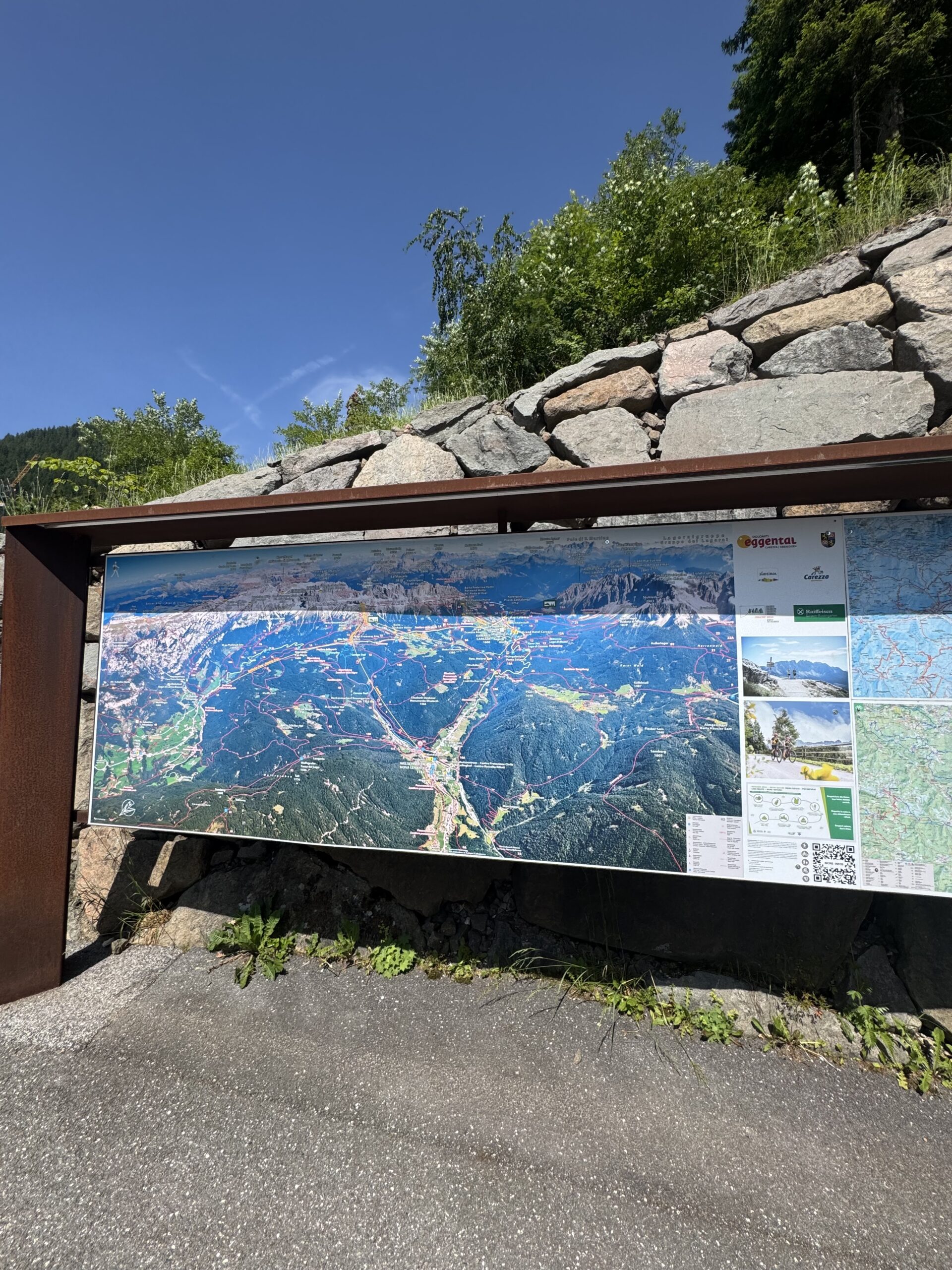 ロープウェイ乗り場の案内看板