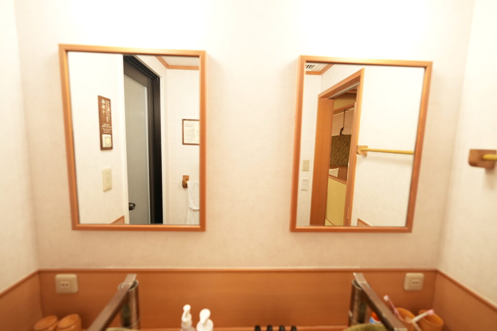 ダブルミラーの洗面台