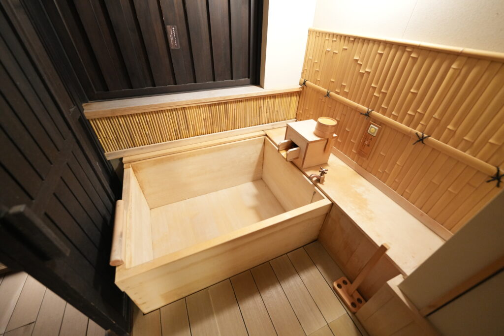 客室露天風呂を上から見た様子