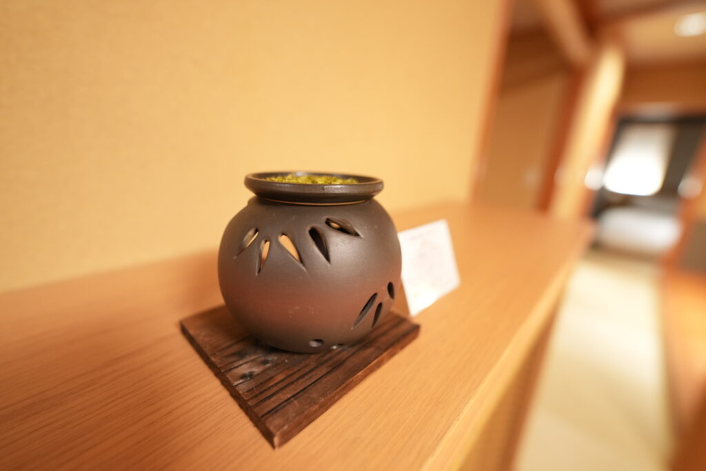 翠雲の客室に置かれた茶香炉