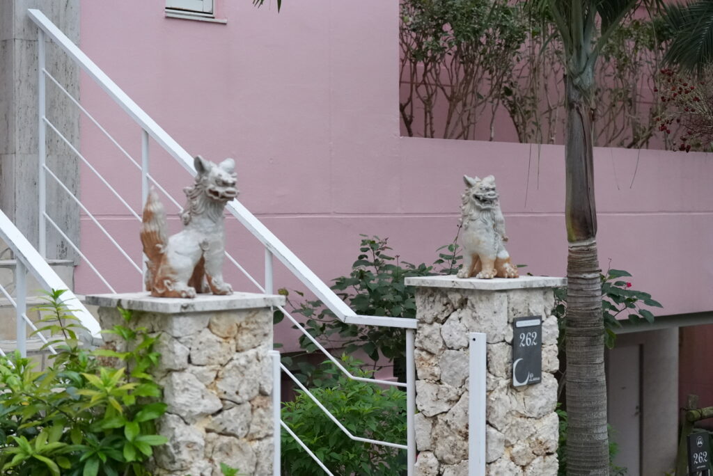 ヴィラ入口のシーサー