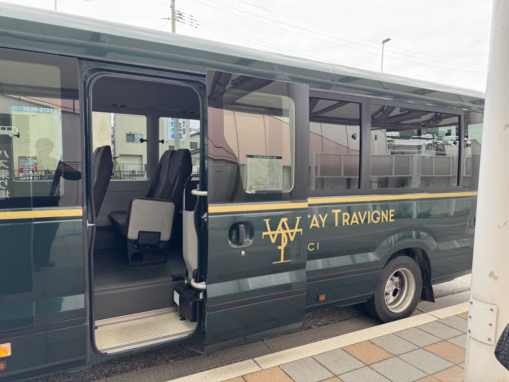 シャトルバス