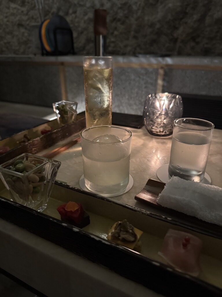 THE BAR 23.46で味わうウイスキーのロックと季節のアミューズ
