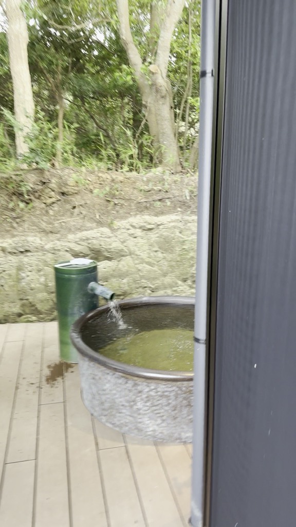サウナの外にある水風呂