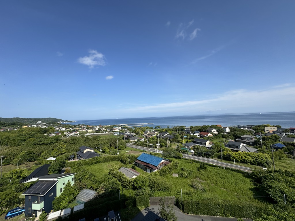 客室から望む館山湾の青い海